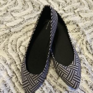 Womens Size 9m Patterned Flats